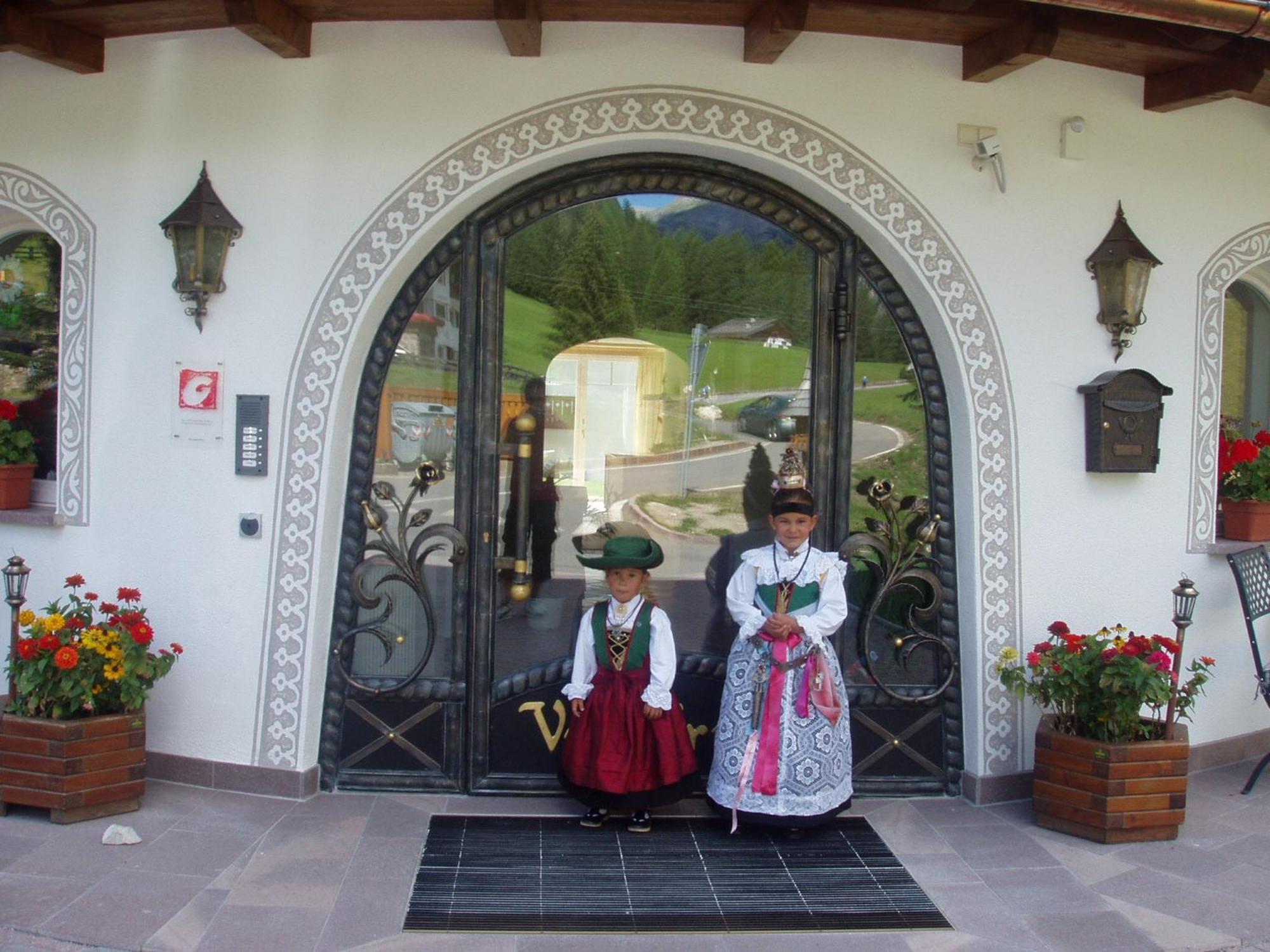 Garni Villa Erna Wolkenstein in Gröden Exterior foto
