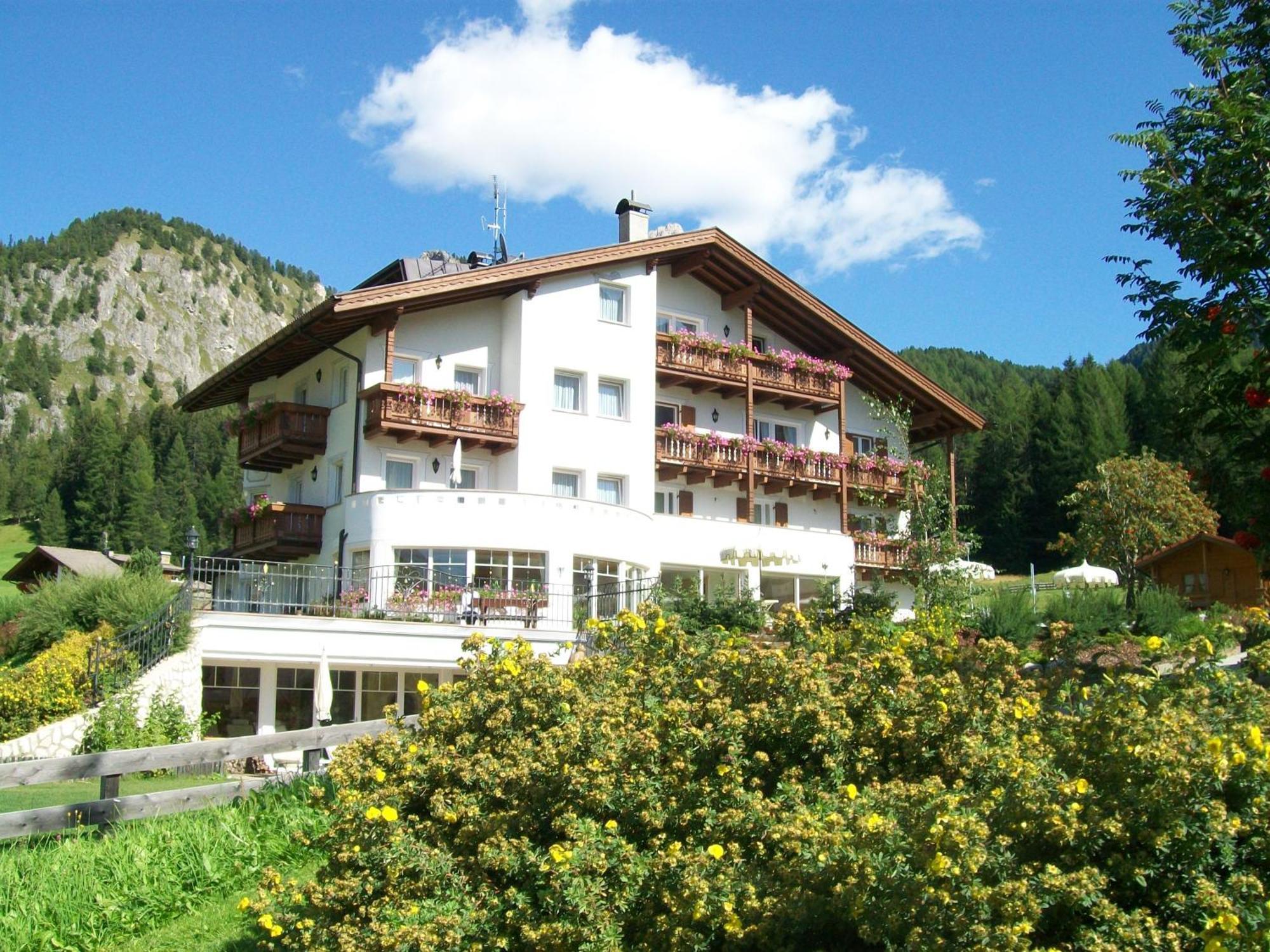 Garni Villa Erna Wolkenstein in Gröden Exterior foto