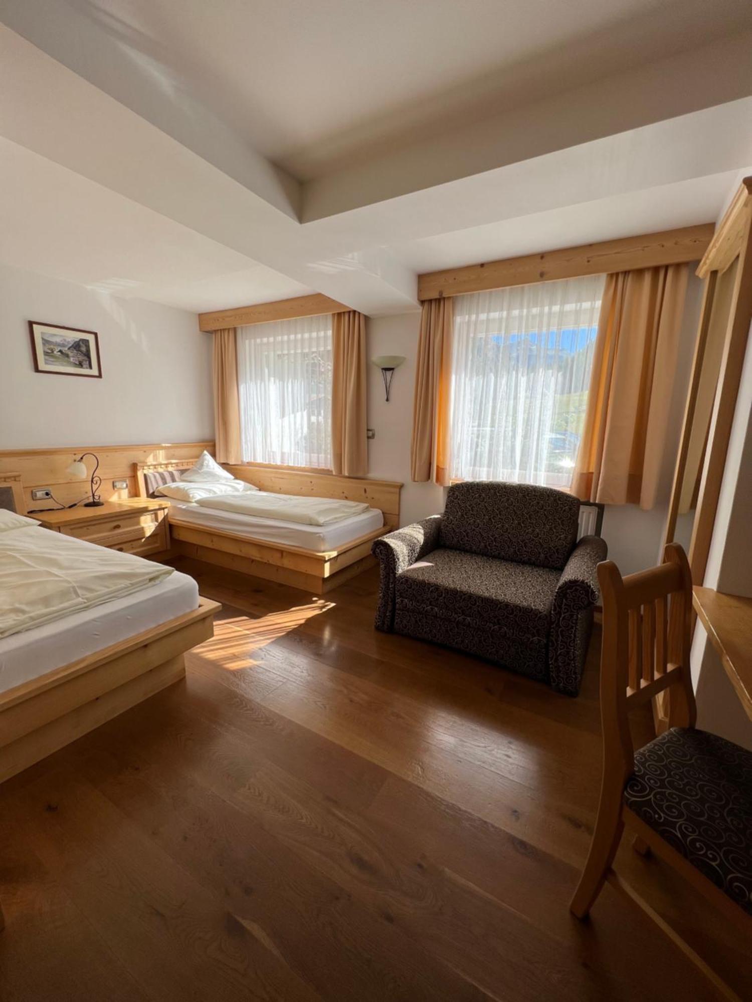 Garni Villa Erna Wolkenstein in Gröden Zimmer foto